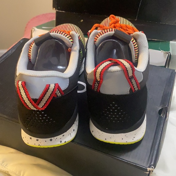 Shoes - Picture 2 of 4